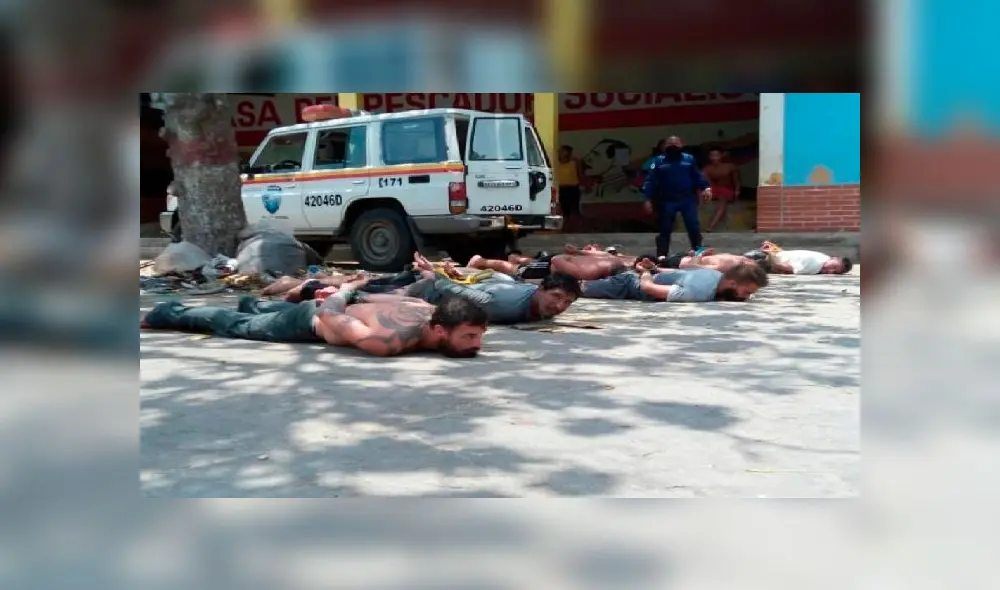Women and children wearing face masks wait for food distribution amid the COVID-19 coronavirus pandemic in Blang Bintang, Aceh province on May 6, 2020. (Photo by CHAIDEER MAHYUDDIN / AFP) Women and children wearing face masks wait for food distribution amid the COVID-19 coronavirus pandemic in Blang Bintang, Aceh province on May 6, 2020. (Photo by CHAIDEER MAHYUDDIN / AFP)