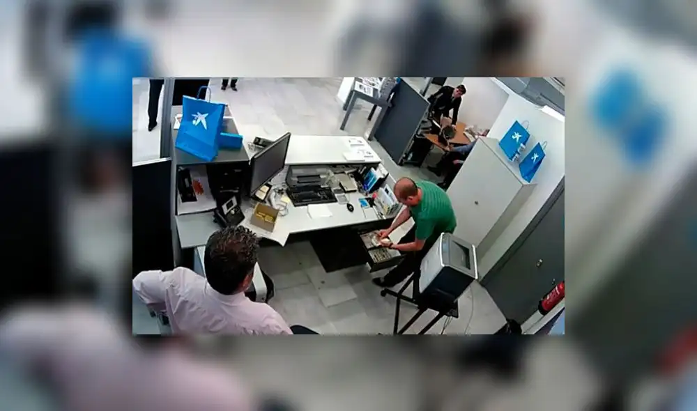 YouTube: hombre robó un banco y luego se puso a contar el dinero 