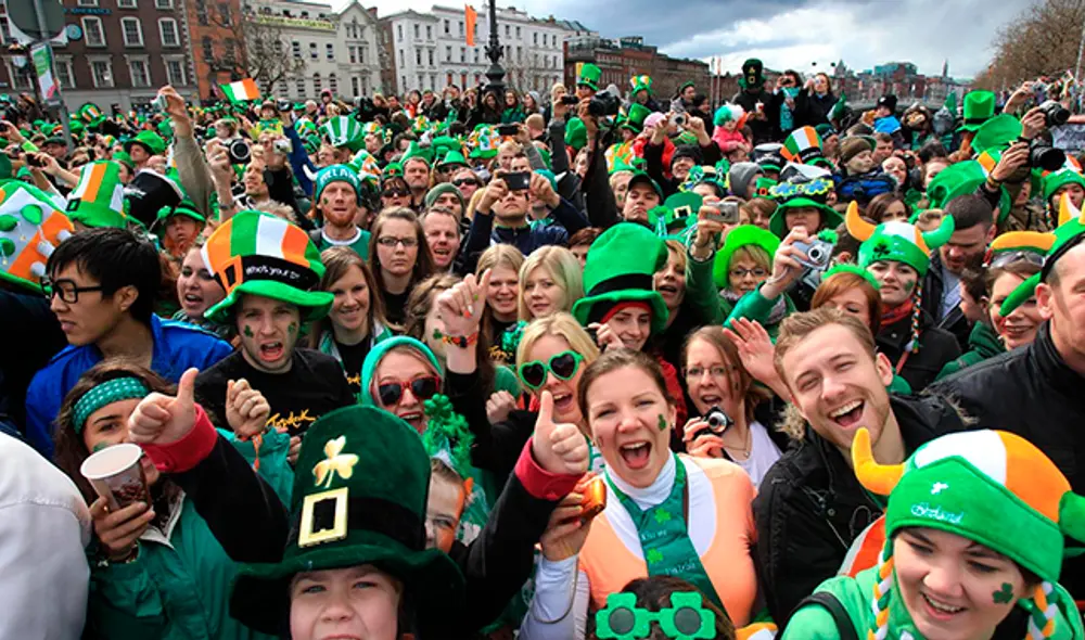 Las calles de Dublín se visten de verde cada 17 de marzo. Foto: CNN Las calles de Dublín se visten de verde cada 17 de marzo. Foto: CNN