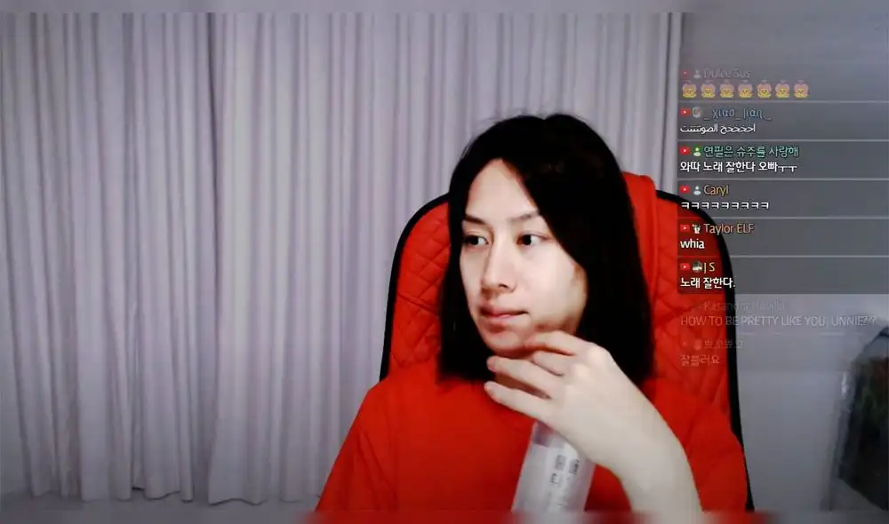 Desliza para ver más fotos de Kim Heechul de SUPER JUNIOR. Desliza para ver más fotos de Kim Heechul de SUPER JUNIOR.