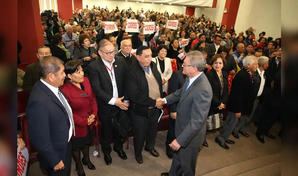 Reponen a 8,855 estatales cesados arbitrariamente en gobierno de Fujimori Reponen a 8,855 estatales cesados arbitrariamente en gobierno de Fujimori