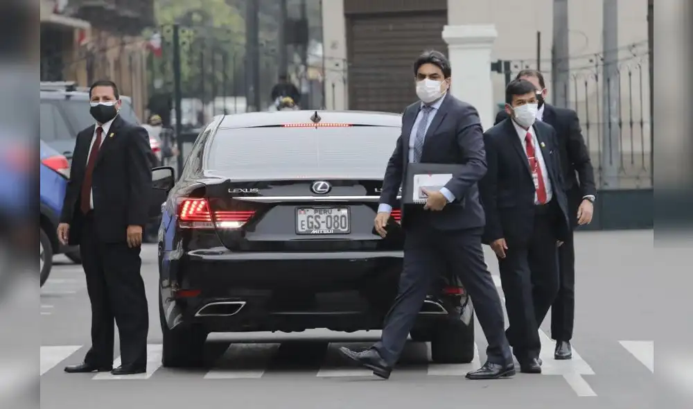 Martín Benavides llega al Congreso para interpelación. Foto: Jorge Cerdán/La República.