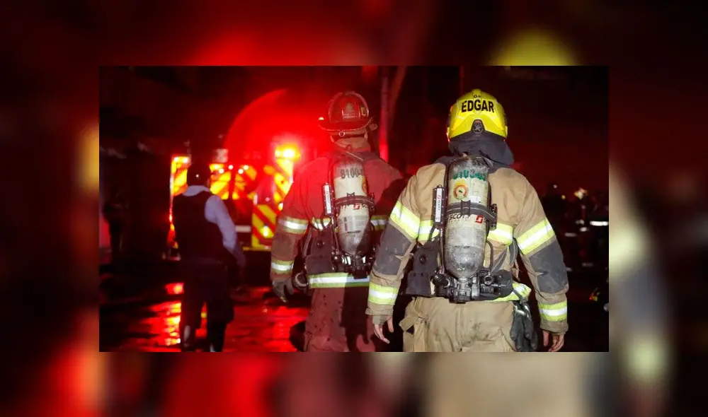 Bomberos y Sedapal trabajarán juntos para atender posibles incendios que ocurran durante corte de agua. Créditos: La República. Bomberos y Sedapal trabajarán juntos para atender posibles incendios que ocurran durante corte de agua. Créditos: La República.
