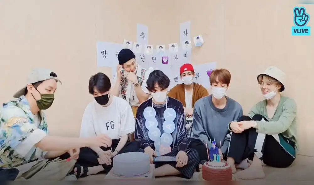 Desliza para ver más imágenes de BTS celebrando el cumpleaños de Jungkook y el #1 en los Billboard Hot 100. Créditos: V Live