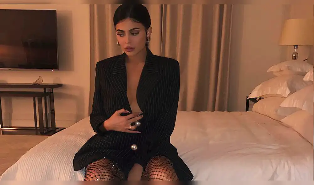 Kylie Jenner deja ver de más al posar en prendas íntimas [VIDEO]