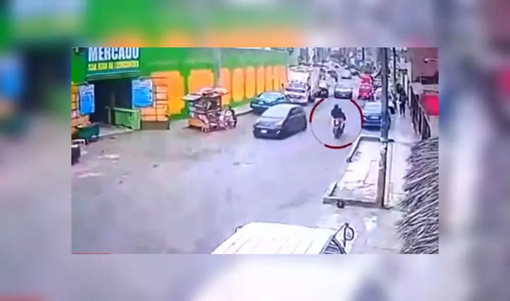 Criminales coordinaron el asesinato junto a una persona que manejaba un auto negro. (Foto: Captura de video / América Noticias)