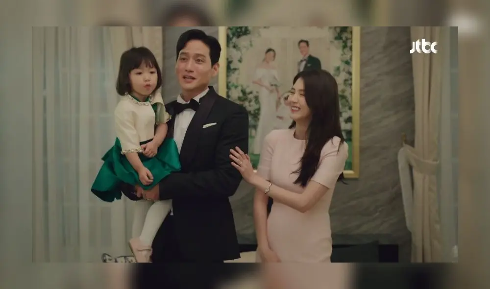 Lee Ro Eun hace de la pequeña hija de Lee Tae Oh (Park Hae Joon) y Yeo Da Kyung (Han So Hee) en The World of the Married.
