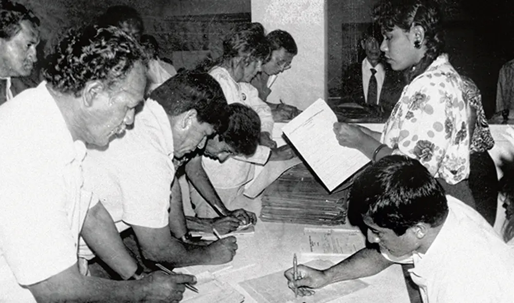 1992. Por presión internacional, Fujimori convocó a un Congreso Constituyente.