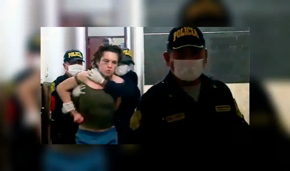 El hombre fue trasladado a la comisaría de Tahuantinsuyo. Foto: Captura/América TV.