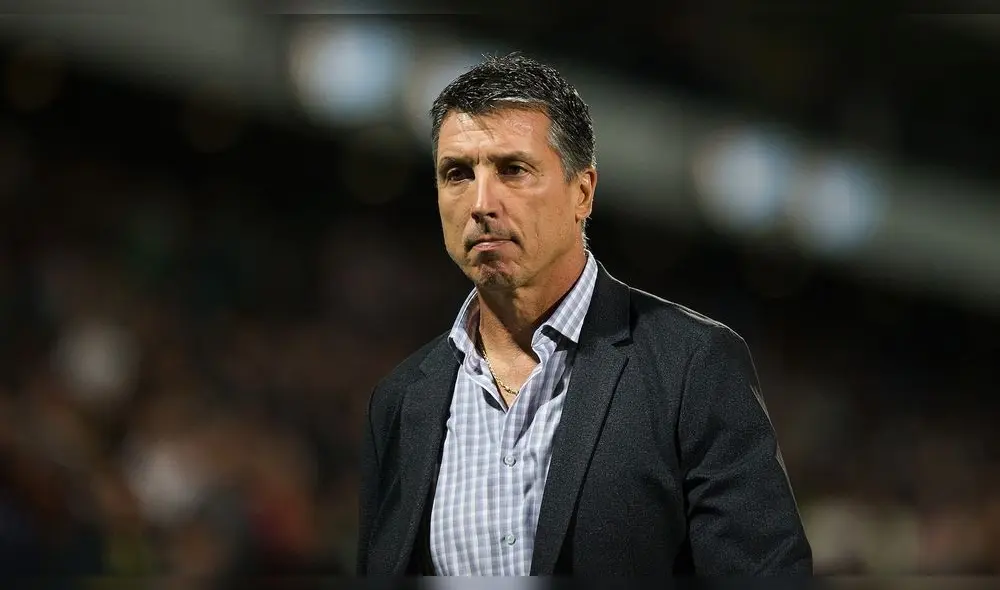 Robert Siboldi no está seguro de la continuidad de Jesús Corona en el equipo 'cementero'.