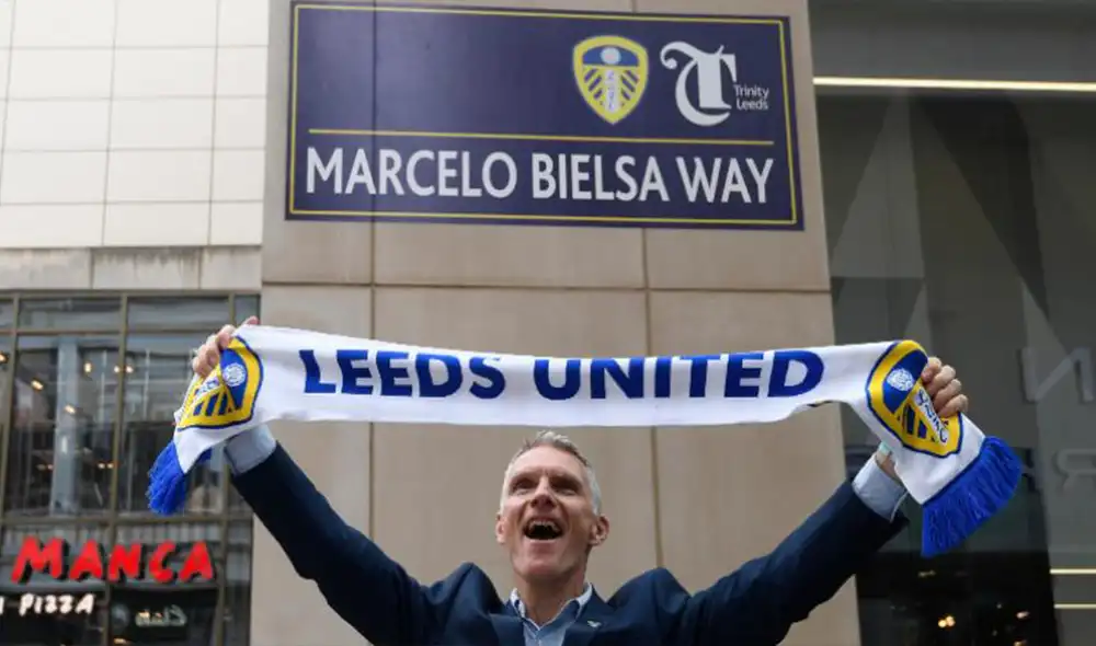 Los hinchas del Leeds United le han expresado su gratitud a Bielsa de múltiples formas. Foto: @TrinityLeeds