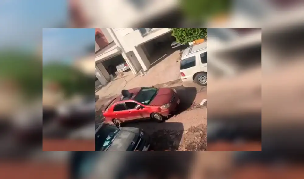 Vía Facebook. Pobladores captaron al vendedor promocionando sus tamales a bordo de su vehículo en plena balacera que sembró el terror este último jueves en Culiacán, México