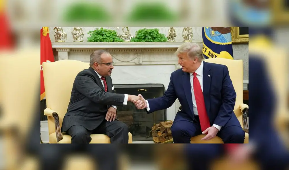 El presidente de los Estados Unidos, Donald Trump junto al príncipe heredero de Bahréin, Salman bin Hamad bin Isa al-Khalifa, durante una reunión en la Oficina Oval de la Casa Blanca en 2019. Foto: AFP El presidente de los Estados Unidos, Donald Trump junto al príncipe heredero de Bahréin, Salman bin Hamad bin Isa al-Khalifa, durante una reunión en la Oficina Oval de la Casa Blanca en 2019. Foto: AFP