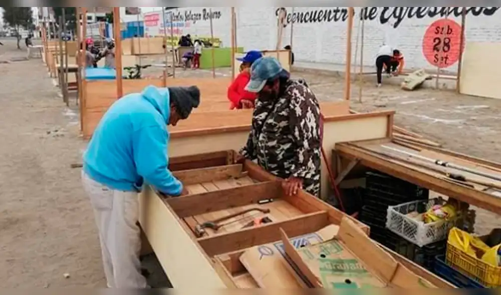 Comerciantes informales de Nuevo Chimbote. Comerciantes informales de Nuevo Chimbote.