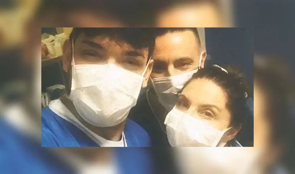 María Crsitina Settembrese con dos colegas. Ella es especialista en enfermedades infecciosas. Fuente: Corriere della Sera.