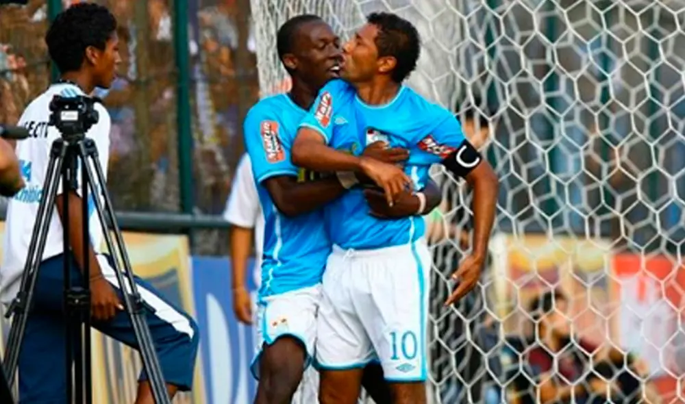 Luis Advíncula utilizó sus redes sociales para publicar la inédita fotografía de Pedro Aquino Luis Advíncula utilizó sus redes sociales para publicar la inédita fotografía de Pedro Aquino