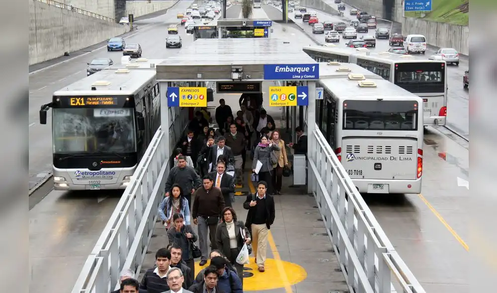 Contraloría señala que operadores del Metropolitano cobraron en exceso