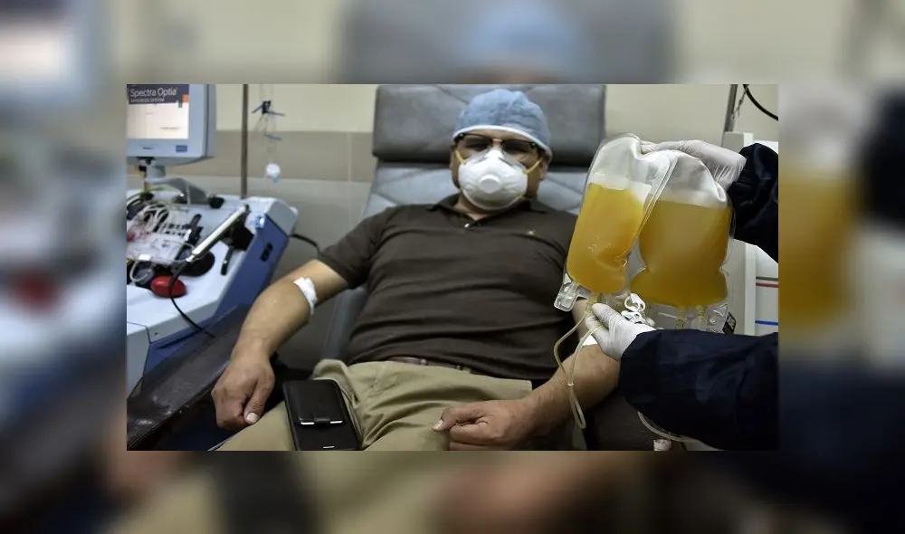 Recovered novel coronavirus patient Marco Saavedra, donates blood samples for plasma extraction, at Hemocentro blood bank in La Paz on June 10, 2020. - In addition to state efforts, private entities, including football teams, are developing campaigns to "reward" those recovered COVID-19 patients to give their plasma for free to the treatment of other patients after the Health Ministry projected that by the end of July Bolivia could register up to 100,000 people infected with coronavirus and 4,000 to 7,000 deaths. (Photo by AIZAR RALDES / AFP)