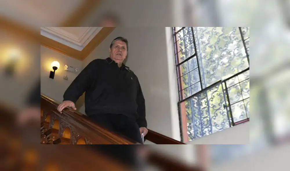 Alan García niega pedido de asilo a Colombia y periodista lo desmiente