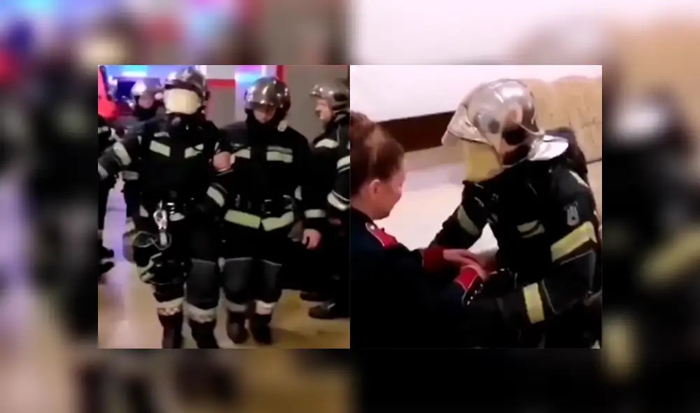 Una conmovedora escena muestra la ingeniosa pedida de mano le hace una chica a su novio bombero.