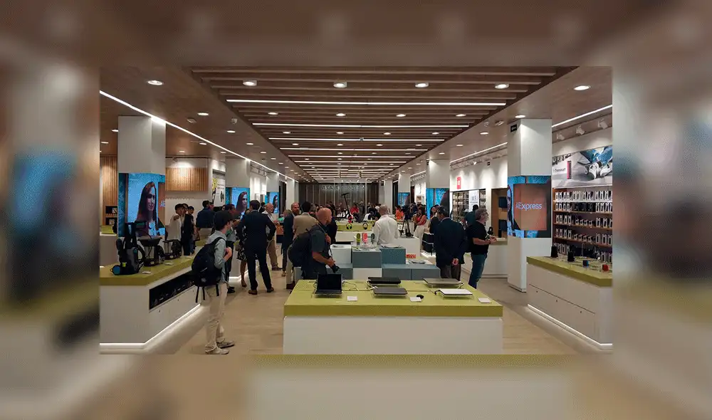 Miles acuden a inauguración de la primera tienda física de Aliexpress en Europa [FOTOS]
