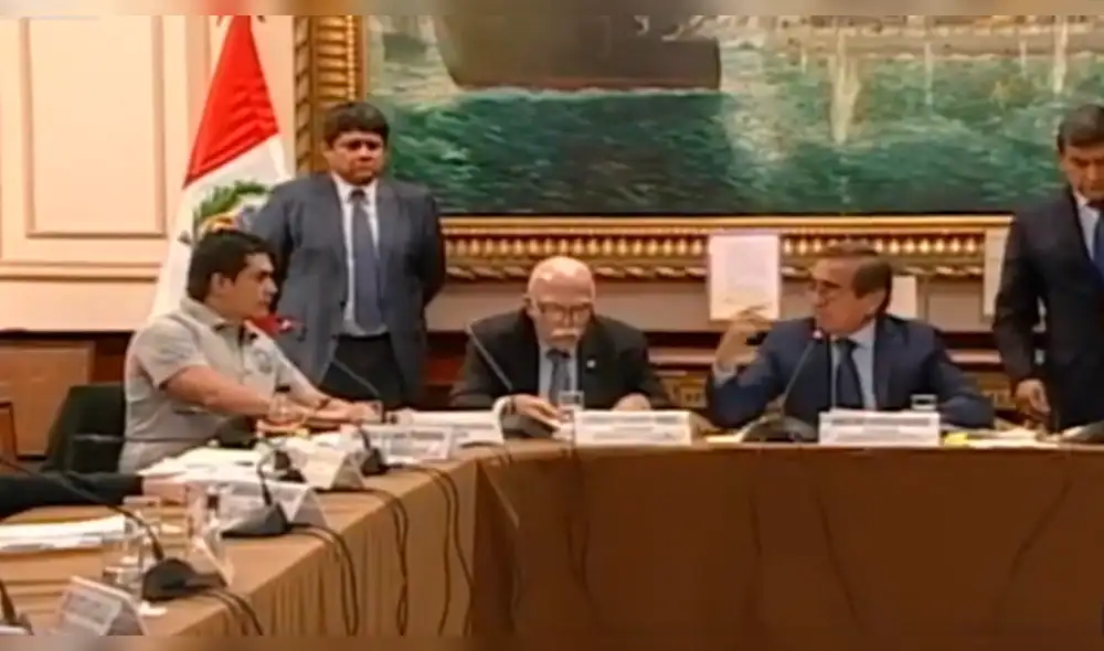 Jorge del Castillo discute con un efectivo Diviac y le ordena retirarse [VIDEO]