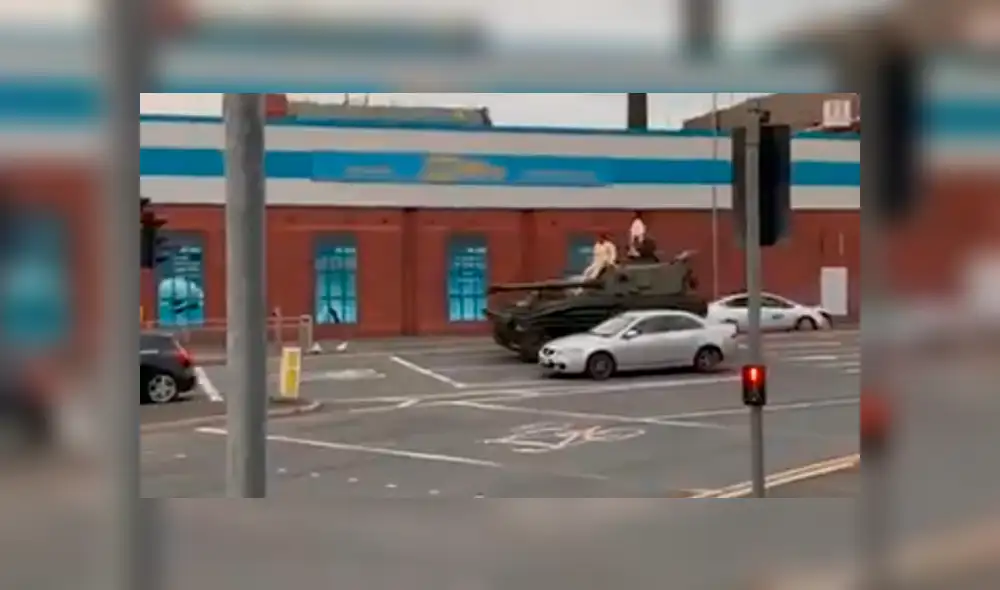 El novio se robó la atención de invitados y extraños. Foto: captura