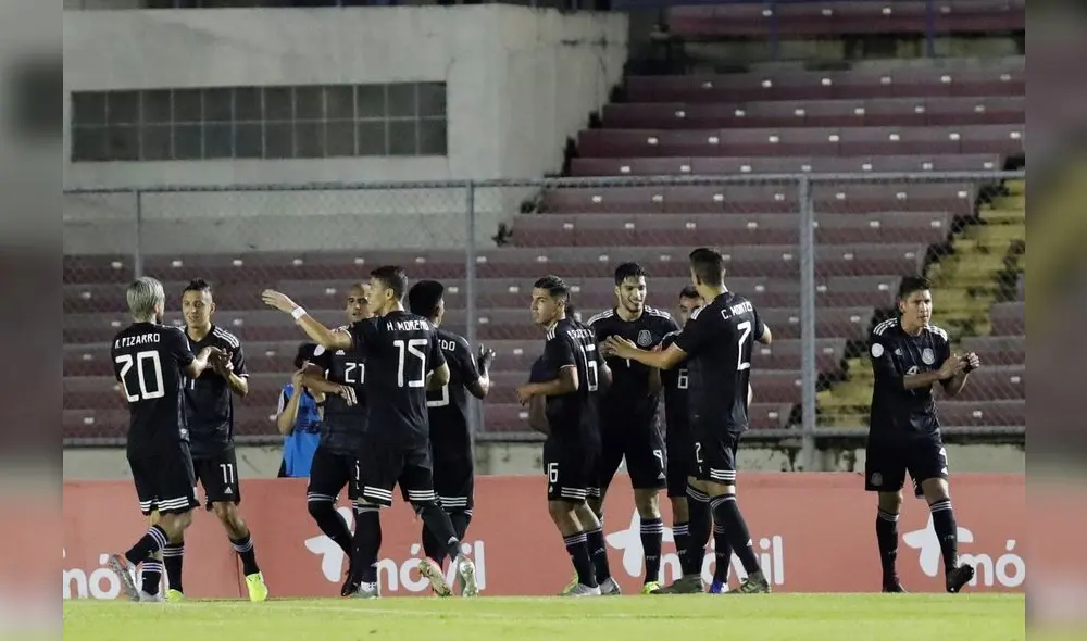 AME5525. CIUDAD DE PANAMÁ (PANAMÁ), 15/11/2019.- Jugadores de México celebran este viernes tras anotar un gol contra Panamá, durante el partido de fútbol entre ambas selecciones por la Liga de Naciones Concacaf, en el estadio Rommel Fernández, en Ciudad de Panamá (Panamá). EFE/Bienvenido Velasco AME5525. CIUDAD DE PANAMÁ (PANAMÁ), 15/11/2019.- Jugadores de México celebran este viernes tras anotar un gol contra Panamá, durante el partido de fútbol entre ambas selecciones por la Liga de Naciones Concacaf, en el estadio Rommel Fernández, en Ciudad de Panamá (Panamá). EFE/Bienvenido Velasco