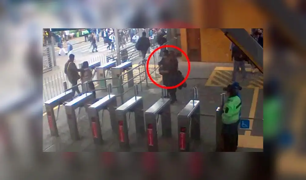 Pasajero perdió más de S/1 000 en estación del Metropolitano. Créditos: Captura. Pasajero perdió más de S/1 000 en estación del Metropolitano. Créditos: Captura.