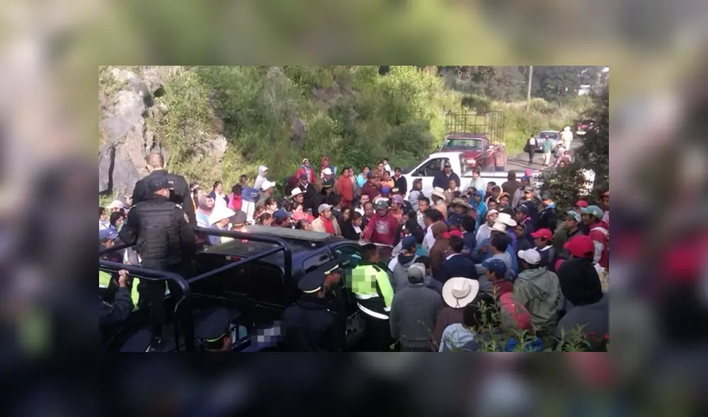 Mujer acusó a taxista de haberla violado para no pagar el servicio y habitantes de la zona lo golpean. Foto: El Universal