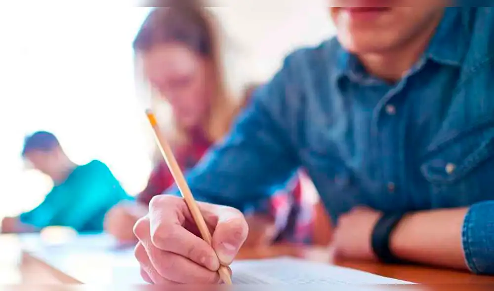 Escolares no serán expulsados si son descubiertos teniendo sexo Escolares no serán expulsados si son descubiertos teniendo sexo