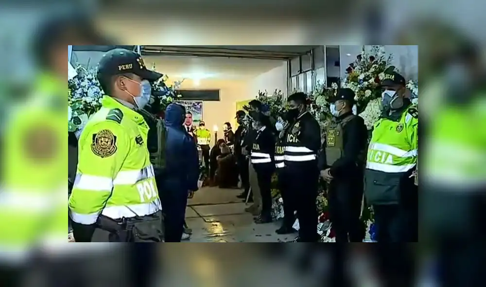 Velatorio se realizó en la vivienda del occiso en Comas, a donde acudieron varios allegados. (Foto: Captura de video / Latina Noticias) Velatorio se realizó en la vivienda del occiso en Comas, a donde acudieron varios allegados. (Foto: Captura de video / Latina Noticias)