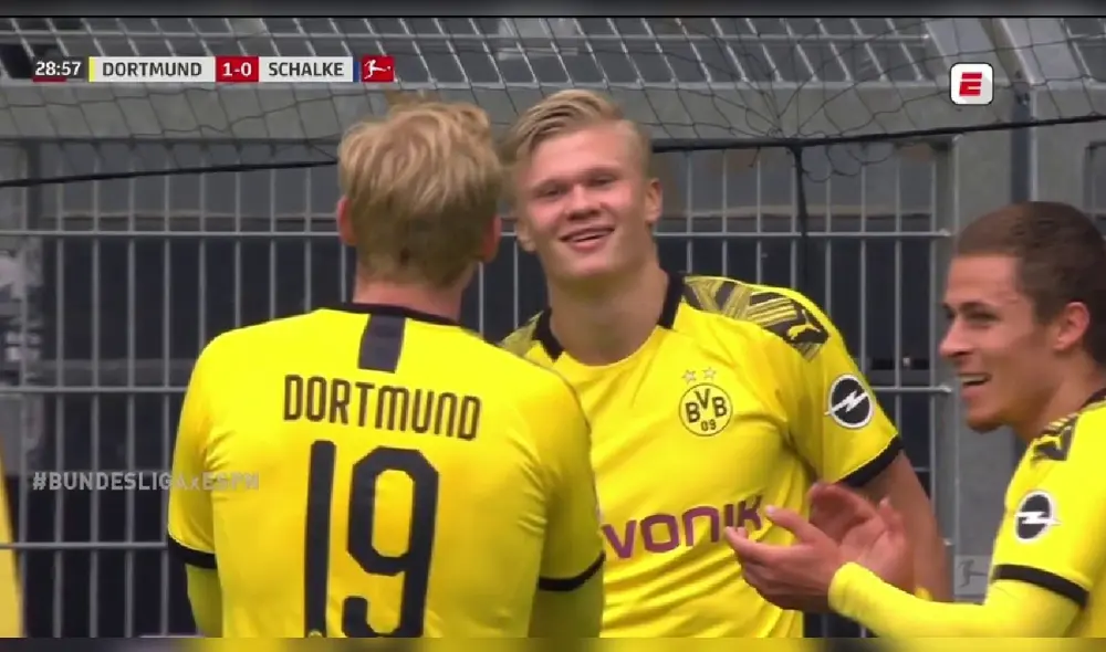 Borussia Dortmund vs Schalke 04: Haaland celebró su gol con la ovación que salían de los parlantes. Borussia Dortmund vs Schalke 04: Haaland celebró su gol con la ovación que salían de los parlantes.