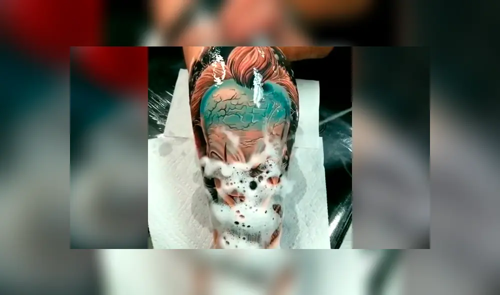 En Facebook se viralizó el increíble resultado del tatuaje que se hizo un joven con el rostro del payaso 'Pennywise'.