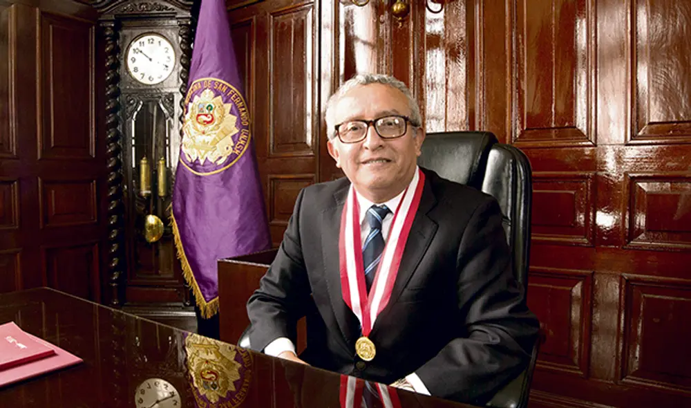 Decano. Ronceros cree que los tiempos obligan a cambios en la formación de los médicos.