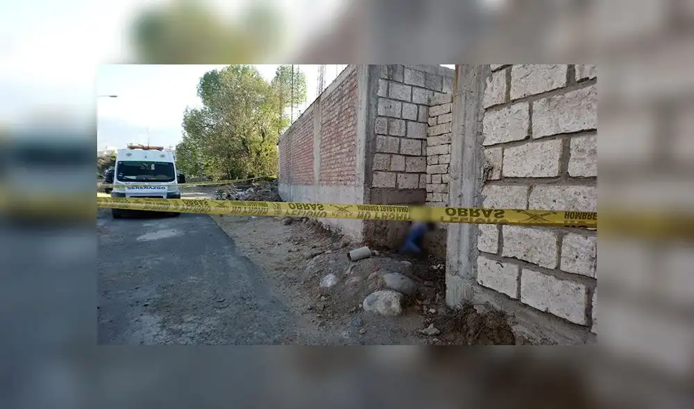 Cuerpo de la menor apareció apoyada en una pared