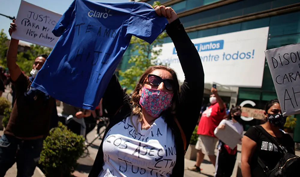 Daisy Alvear, la madre del adolescente de 16 años que cayó a un río tras ser presuntamente empujado por un Policía, clama por justicia. Foto: Aton Chile