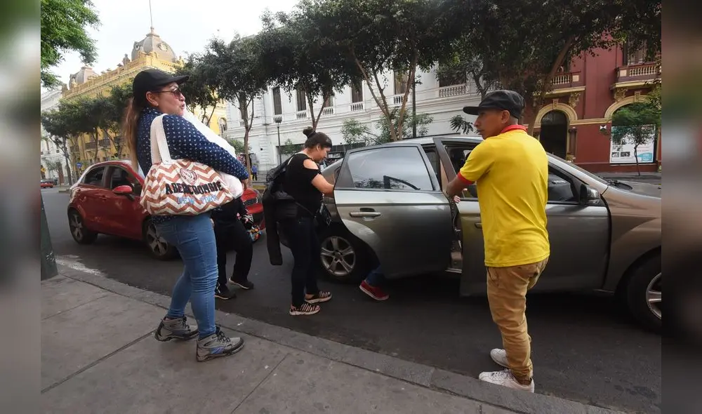 Taxis colectivos en las calles.