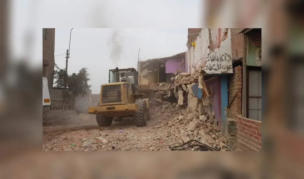 Antes de la demolición se decomisó cerveza, muebles, artefactos electrónicos, sillas, mesas, tarimas, colchones, entre otros. (Foto: Christian Moreno / La República) Antes de la demolición se decomisó cerveza, muebles, artefactos electrónicos, sillas, mesas, tarimas, colchones, entre otros. (Foto: Christian Moreno / La República)