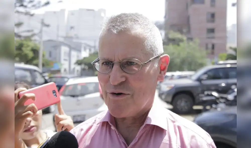 Familiares visitan a PPK en la clínica Anglo Americana [FOTO]