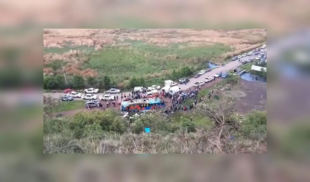 Unidad recogió a mayoría pasajeros en paraderos informales, pues manifiesto inicial solo reportaba 9 ocupantes. (Foto: Captura de video / Facebook Cusco en Noticia) Unidad recogió a mayoría pasajeros en paraderos informales, pues manifiesto inicial solo reportaba 9 ocupantes. (Foto: Captura de video / Facebook Cusco en Noticia)