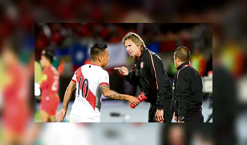 Recuerdo. Cueva recibe indicaciones de Gareca en el 2015. Recuerdo. Cueva recibe indicaciones de Gareca en el 2015.