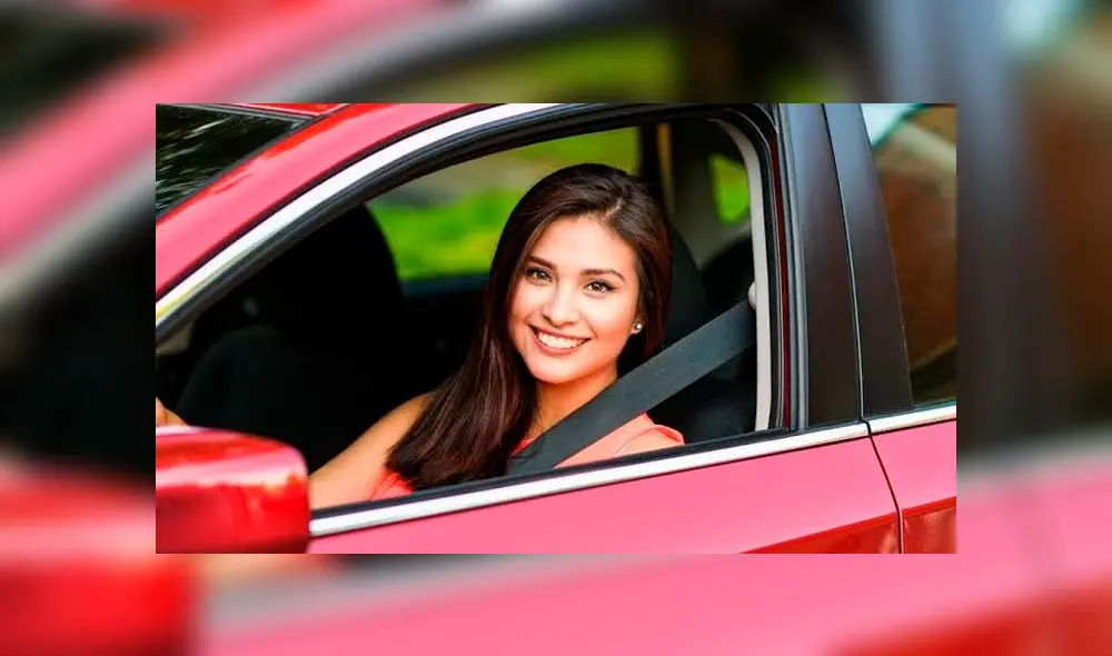 Mujeres son mejores conductoras que los hombres, según estudio