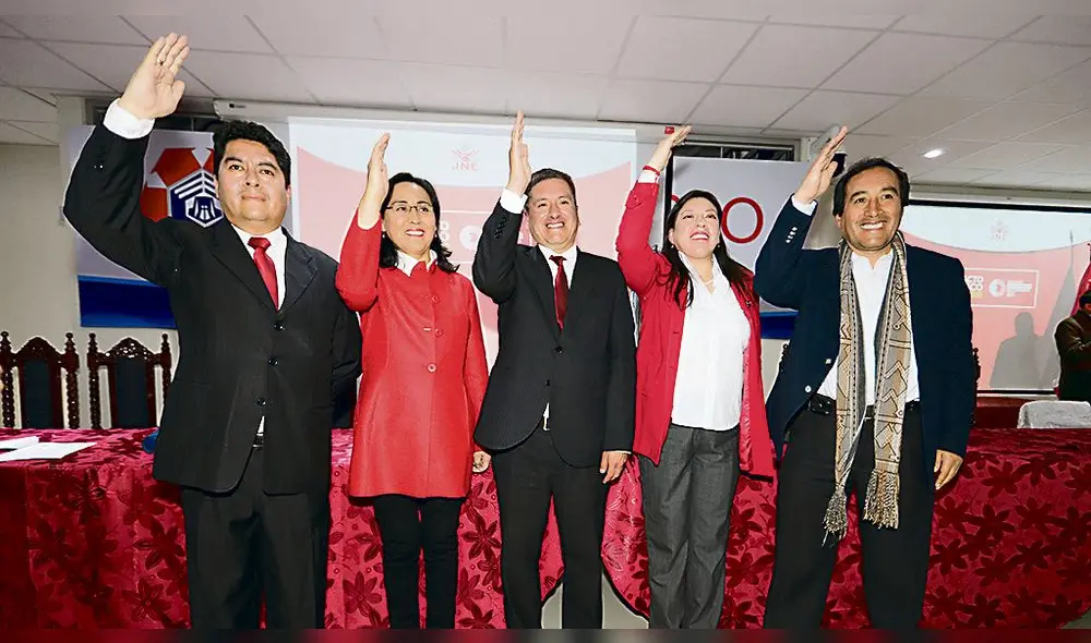 CANDIDATOS. No hay un solo candidato que no prometa lucha contra la corrupción, pero no todos tienen propuestas claras. CANDIDATOS. No hay un solo candidato que no prometa lucha contra la corrupción, pero no todos tienen propuestas claras.