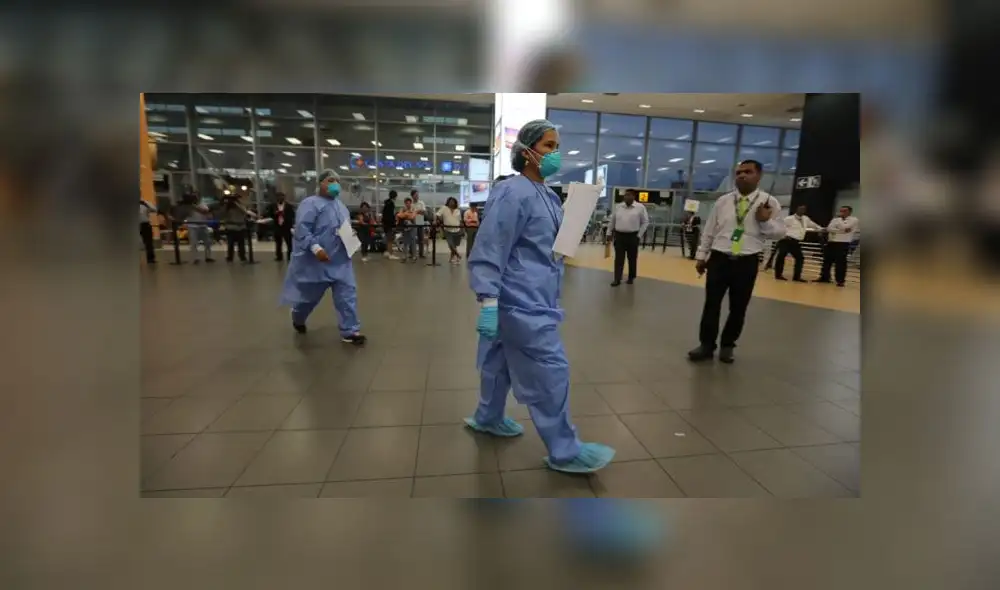 Pasajeros que lleguen de países señalados por el gobierno deberán permanecer en aislamiento domiciliario por 14 días. (Foto: Jorge Cerdán) Pasajeros que lleguen de países señalados por el gobierno deberán permanecer en aislamiento domiciliario por 14 días. (Foto: Jorge Cerdán)