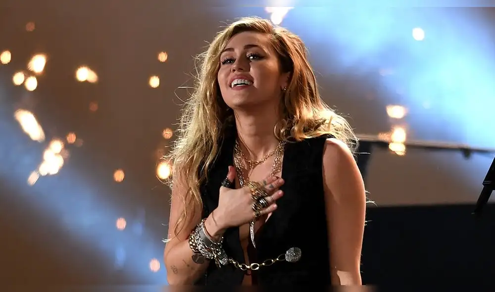 Miley Cyrus posa desnuda para promocionar concierto [VIDEO]