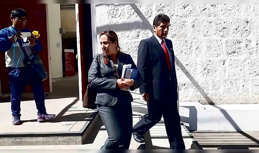 alejandra cárdenas. Actualmente es resguardada por dos policías, sin embargo estos regresan a sus labores cuando magistrada está en casa. alejandra cárdenas. Actualmente es resguardada por dos policías, sin embargo estos regresan a sus labores cuando magistrada está en casa.