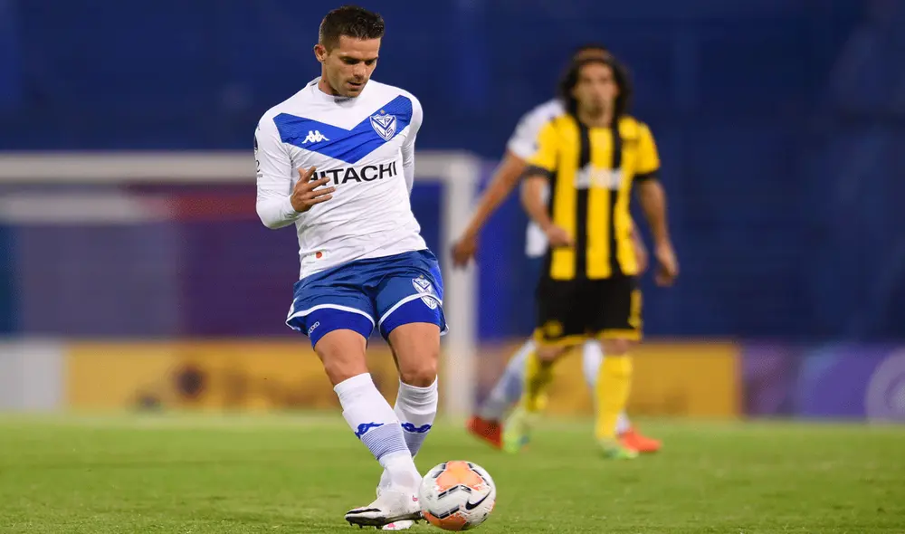 El mediocampista venía disputando partidos con Vélez Sarsfield. Foto: Prensa Conmebol El mediocampista venía disputando partidos con Vélez Sarsfield. Foto: Prensa Conmebol