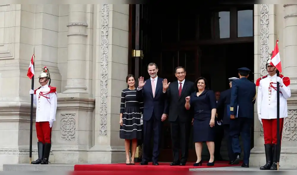 Martín Vizcarra entregó una condecoración a rey Felipe VI de España [VIDEO]