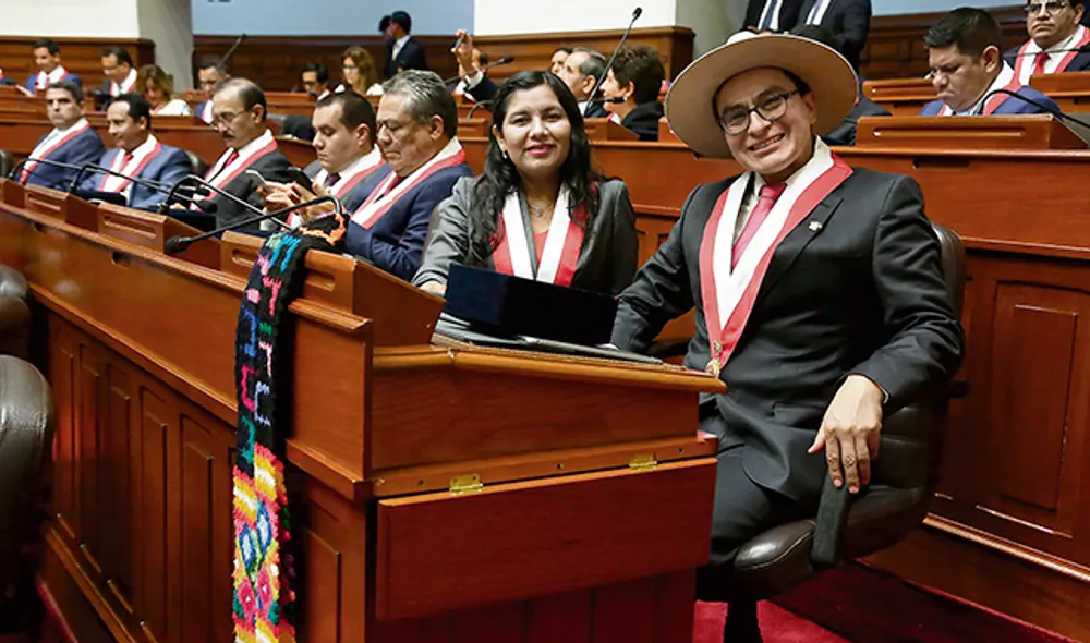 Bancada AP. Kenyon Durand, Yessy Fabián, Rolando Ruiz y Franco Salinas, miembros de AP que propusieron modificar la LOE.
